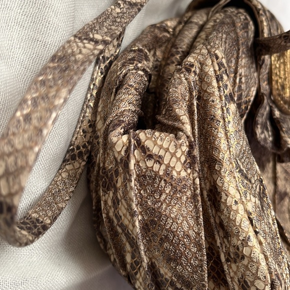 NWT Sharif gold alligator skin and leather crossbody bag with clamshell closure - Picture 9 of 14